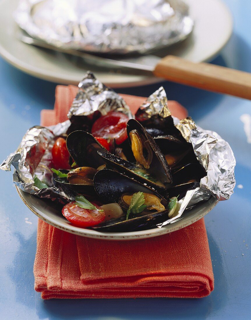 Barbecued mussels in aluminium foil