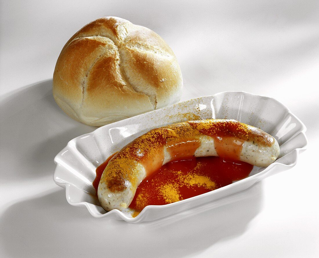 Curry sausage with ketchup and roll