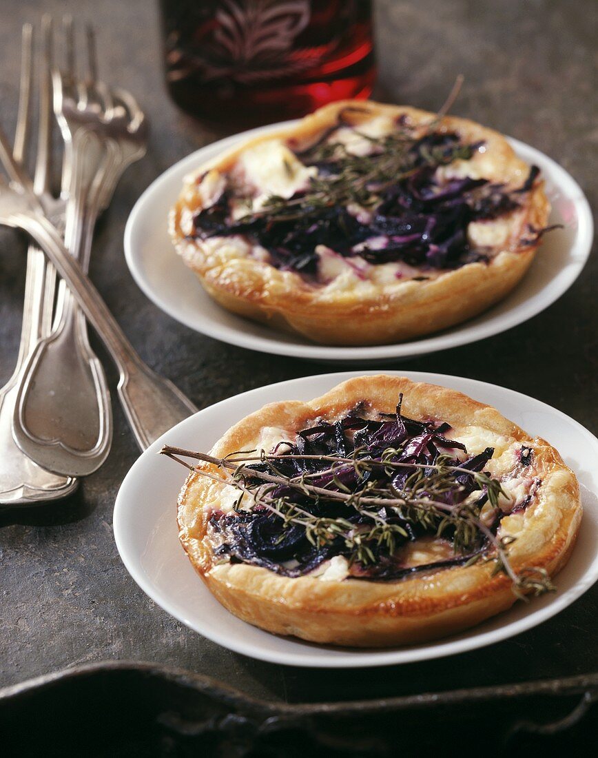 Red cabbage and onion tarts with thyme