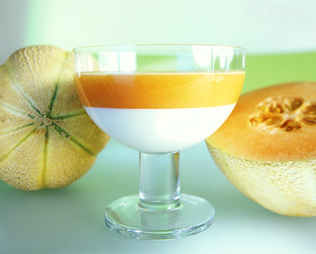 Melonensuppe mit Joghurt-Limetten-Mousse