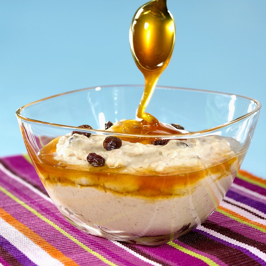 Coconut cream with raisins and honey