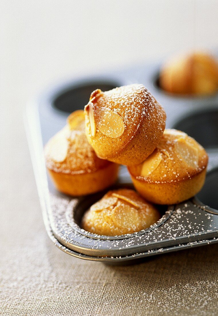 Mini-muffins with almonds and icing sugar