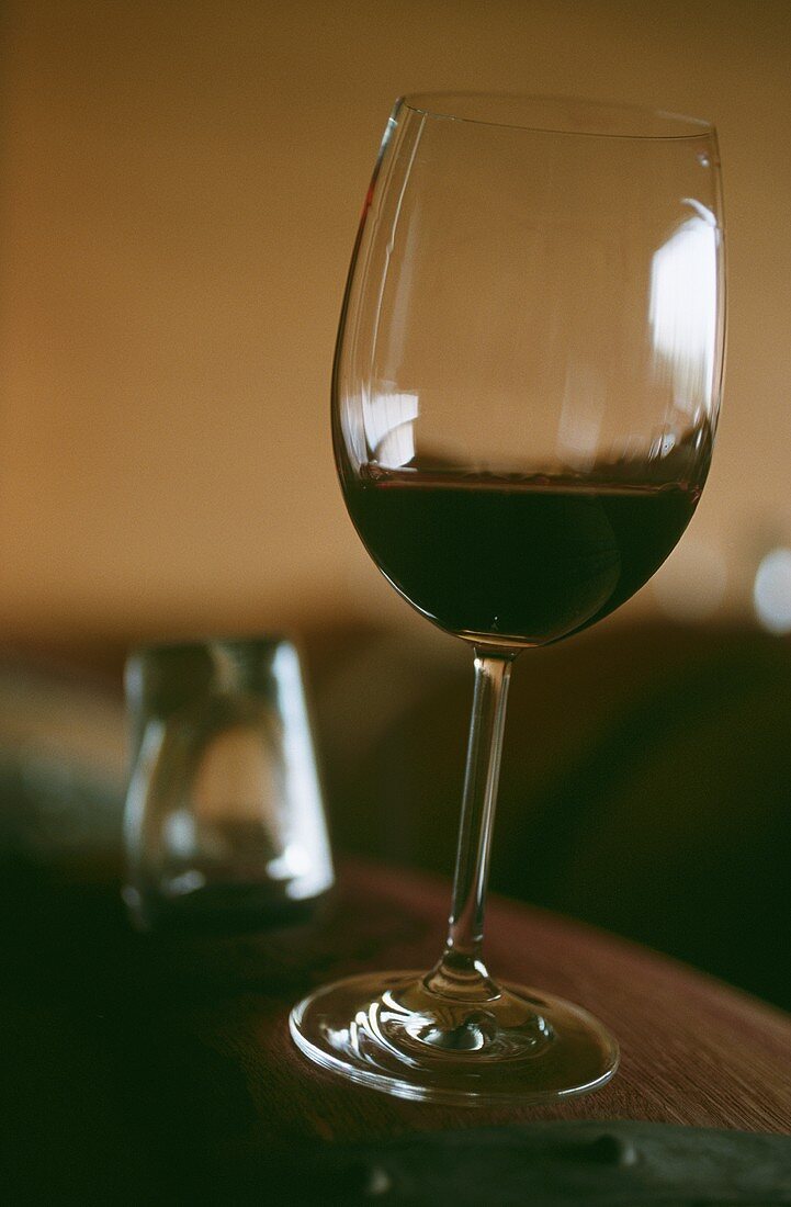 Ein Glas chilenischer Rotwein