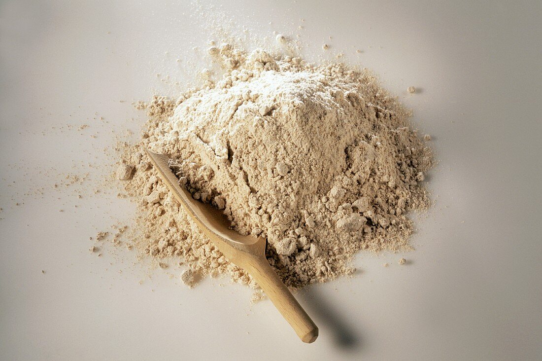 A small heap of wholemeal flour