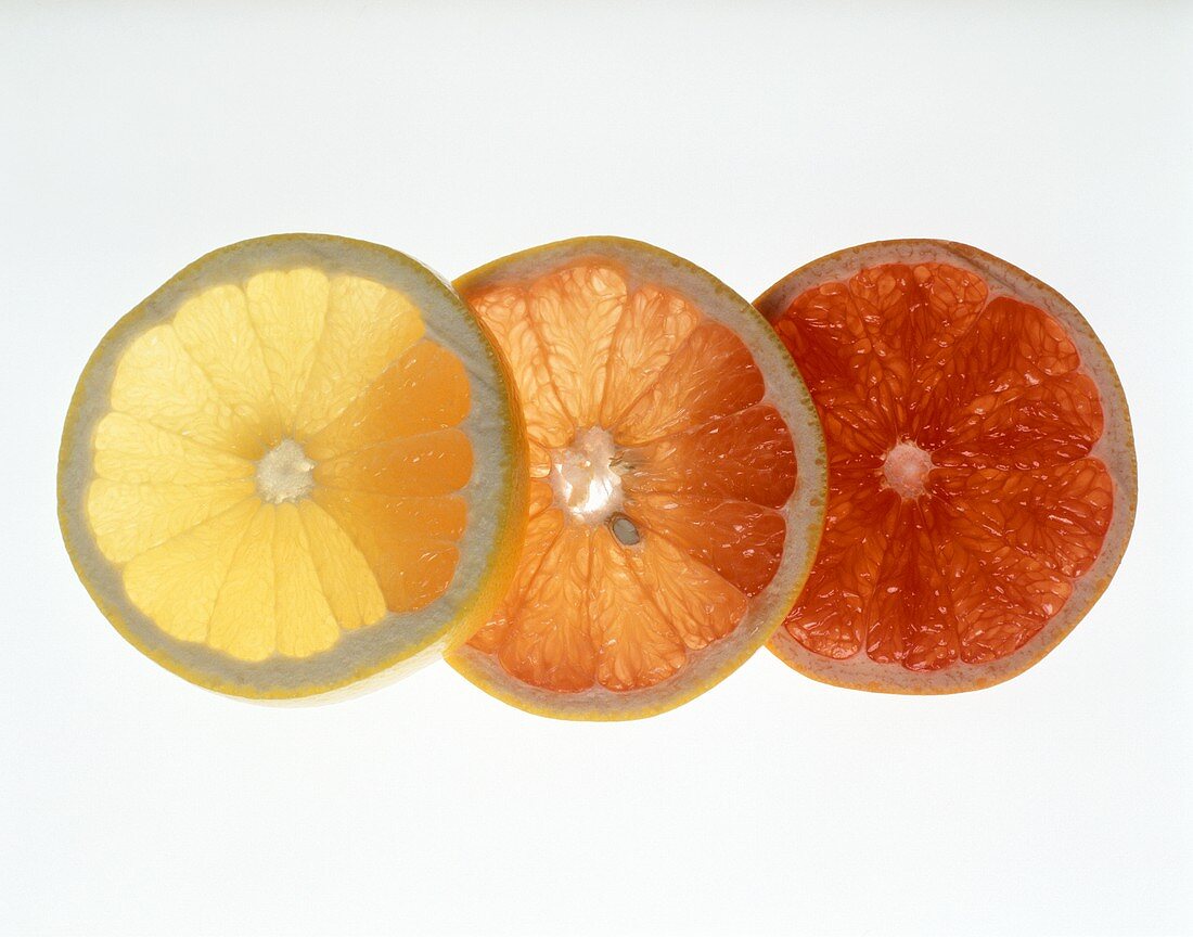Drei Grapefruitscheiben