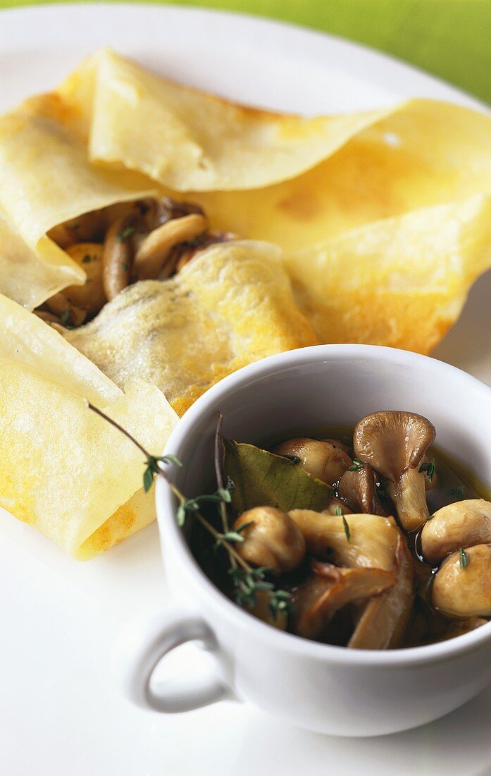 Crepe filled with marinated mushrooms