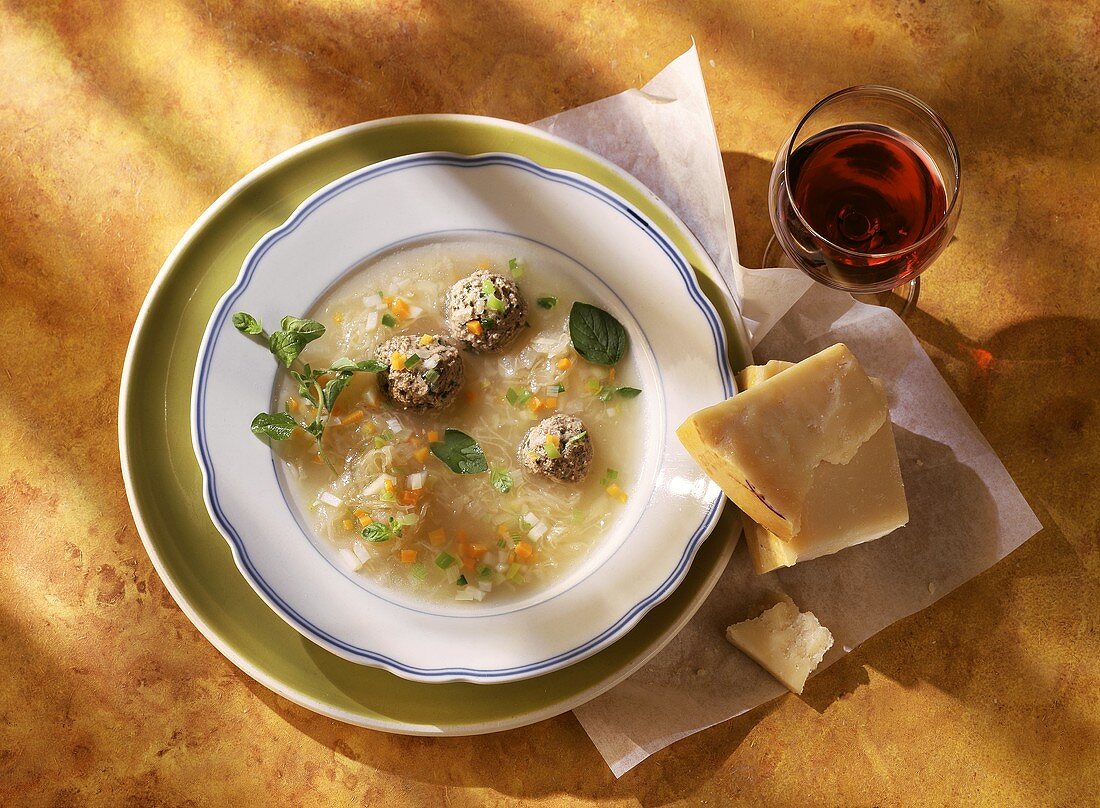 Sauerkrautsuppe mit Hackbällchen