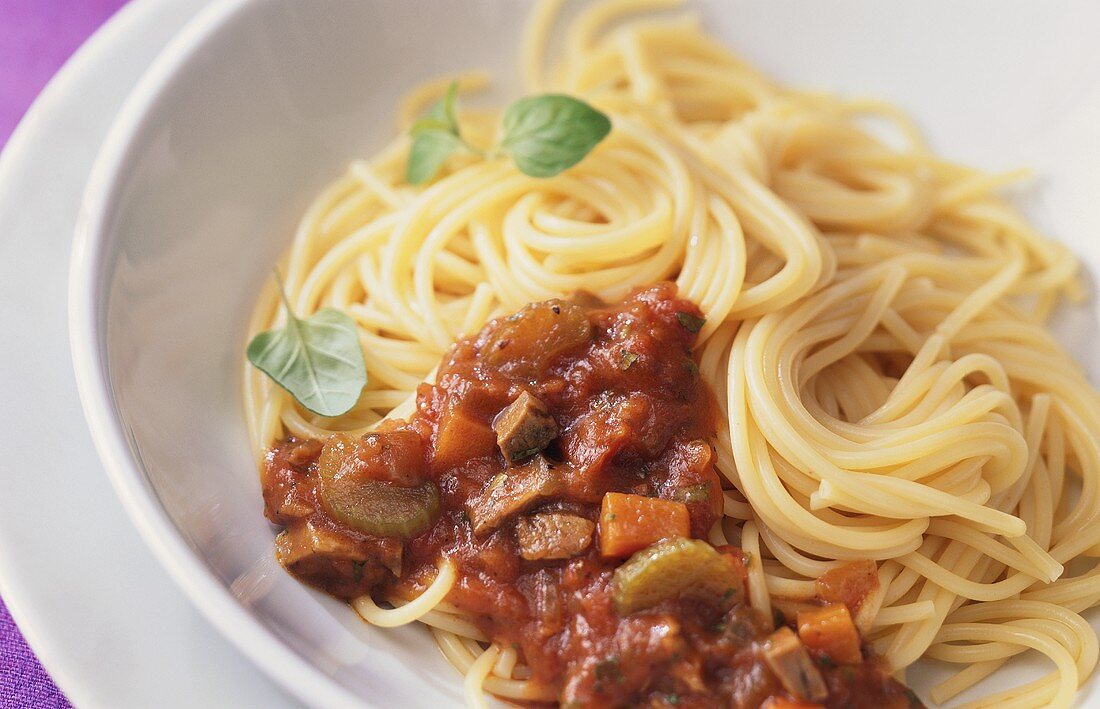 Spaghetti alla coda di bue (Spaghetti with oxtail sauce)
