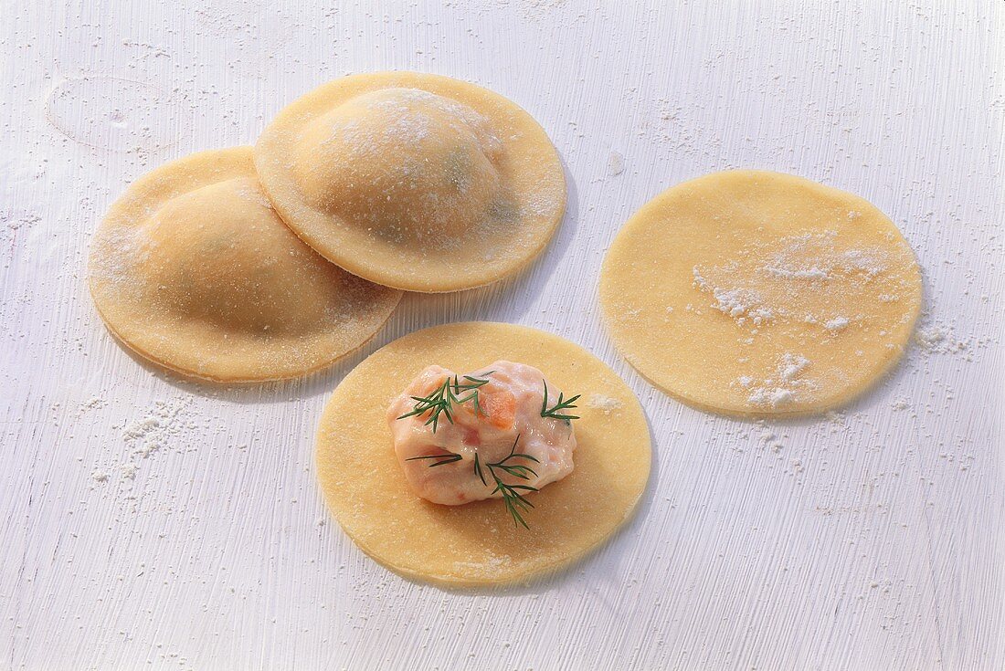 Round pasta parcels with salmon and dill filling