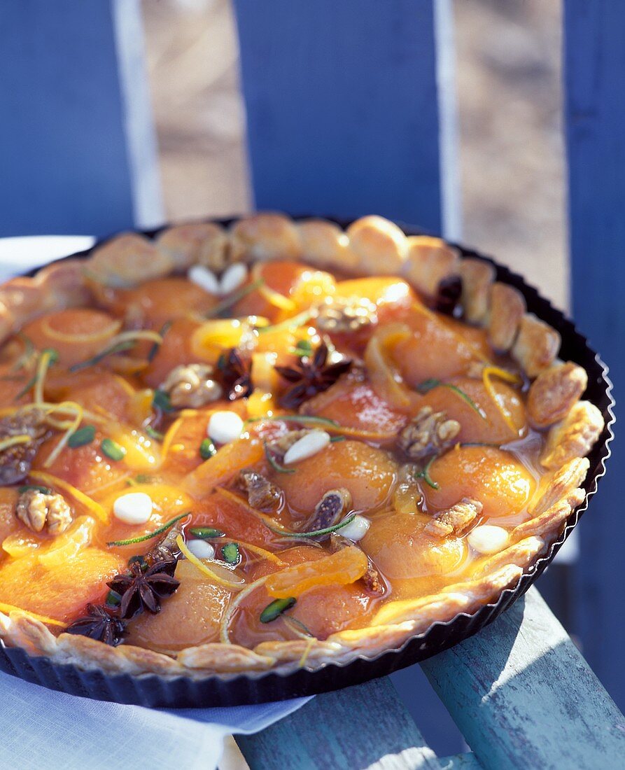 Apricot tart with dried fruit