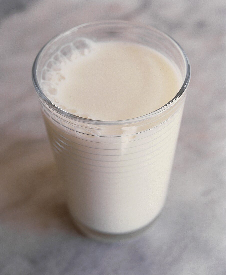 Ein gerilltes Glas Milch