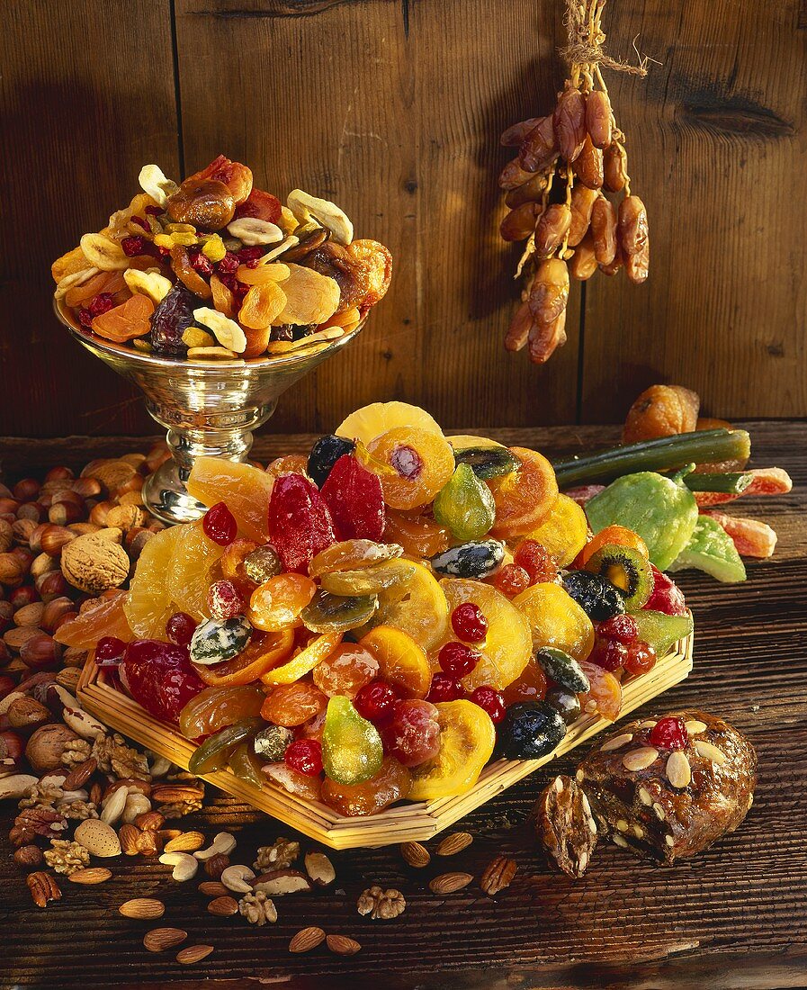 Kandierte Früchte, Trockenfrüchte und Nüsse