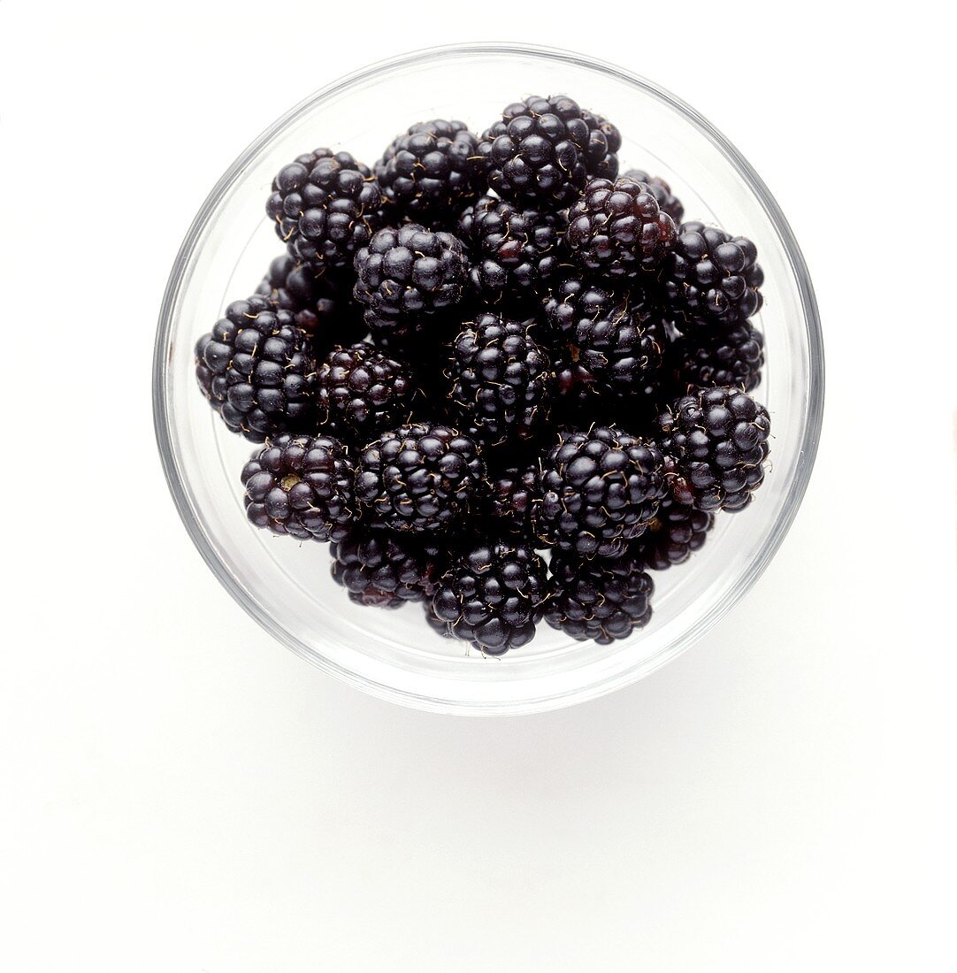 Blackberries in a glass bowl