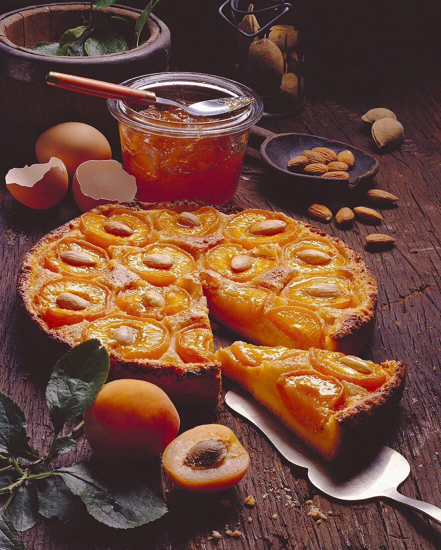 Apricot tart with almonds