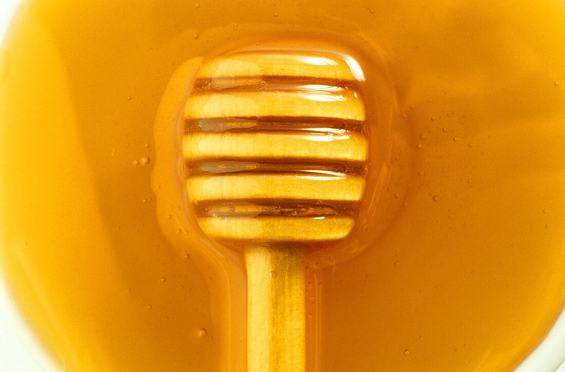 Honig mit Honiglöffel (Detail)