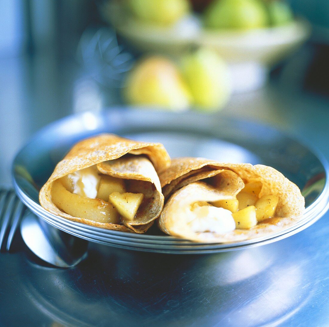 Crepes mit Birnen-Sahne-Füllung