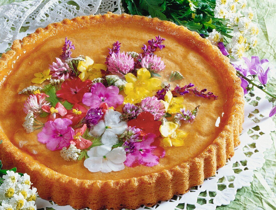 Biskuitkuchen mit Essblüten