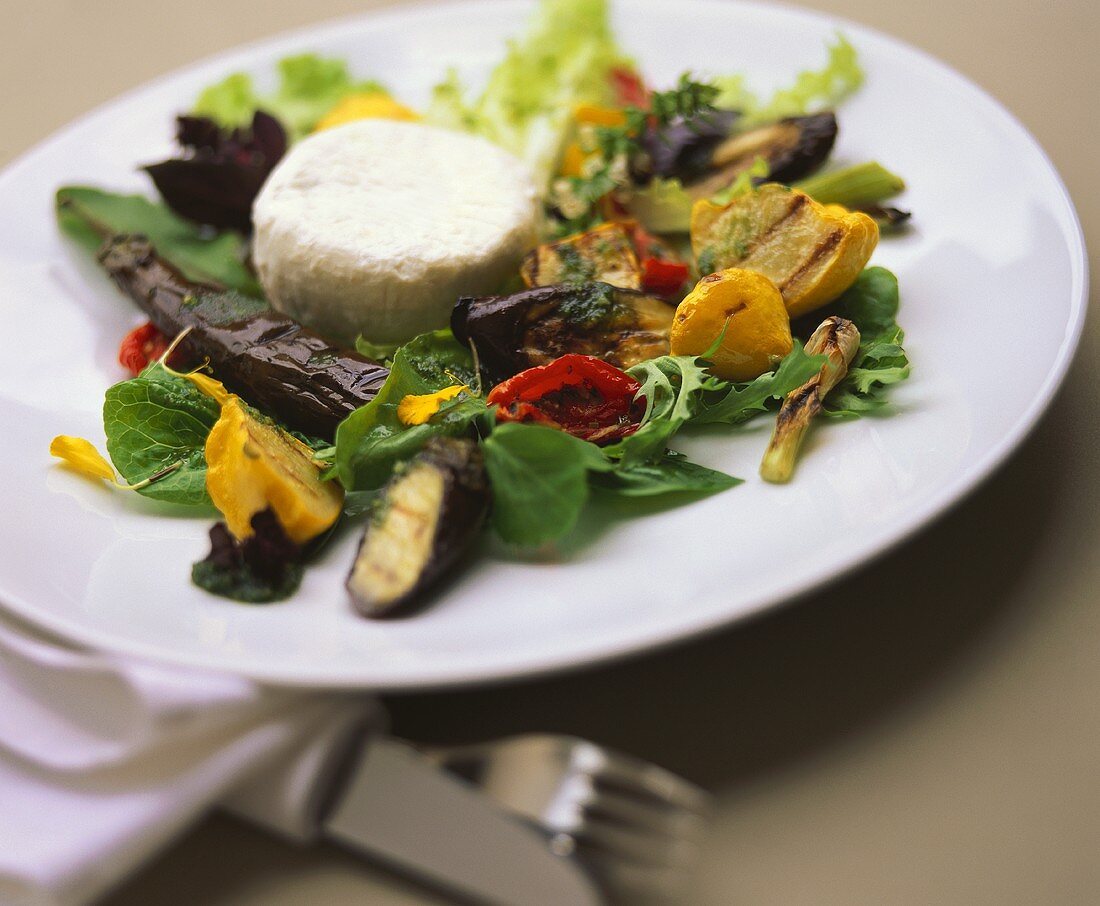 Grilled vegetable salad with goat's cheese