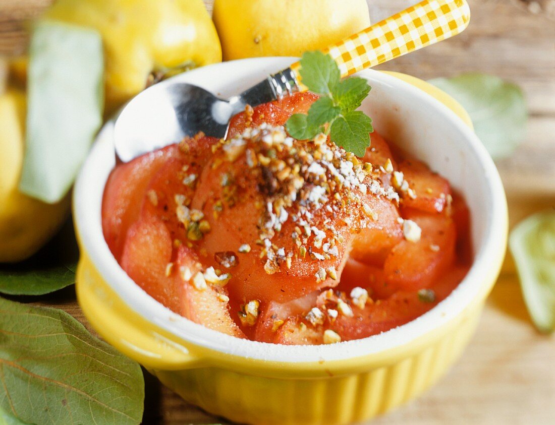 Baked quinces with pistachios