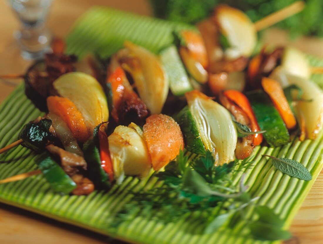 Grilled vegetable kebabs with sage leaves