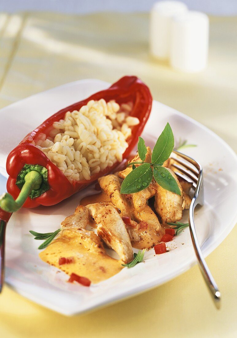 Strips of turkey with stuffed pepper