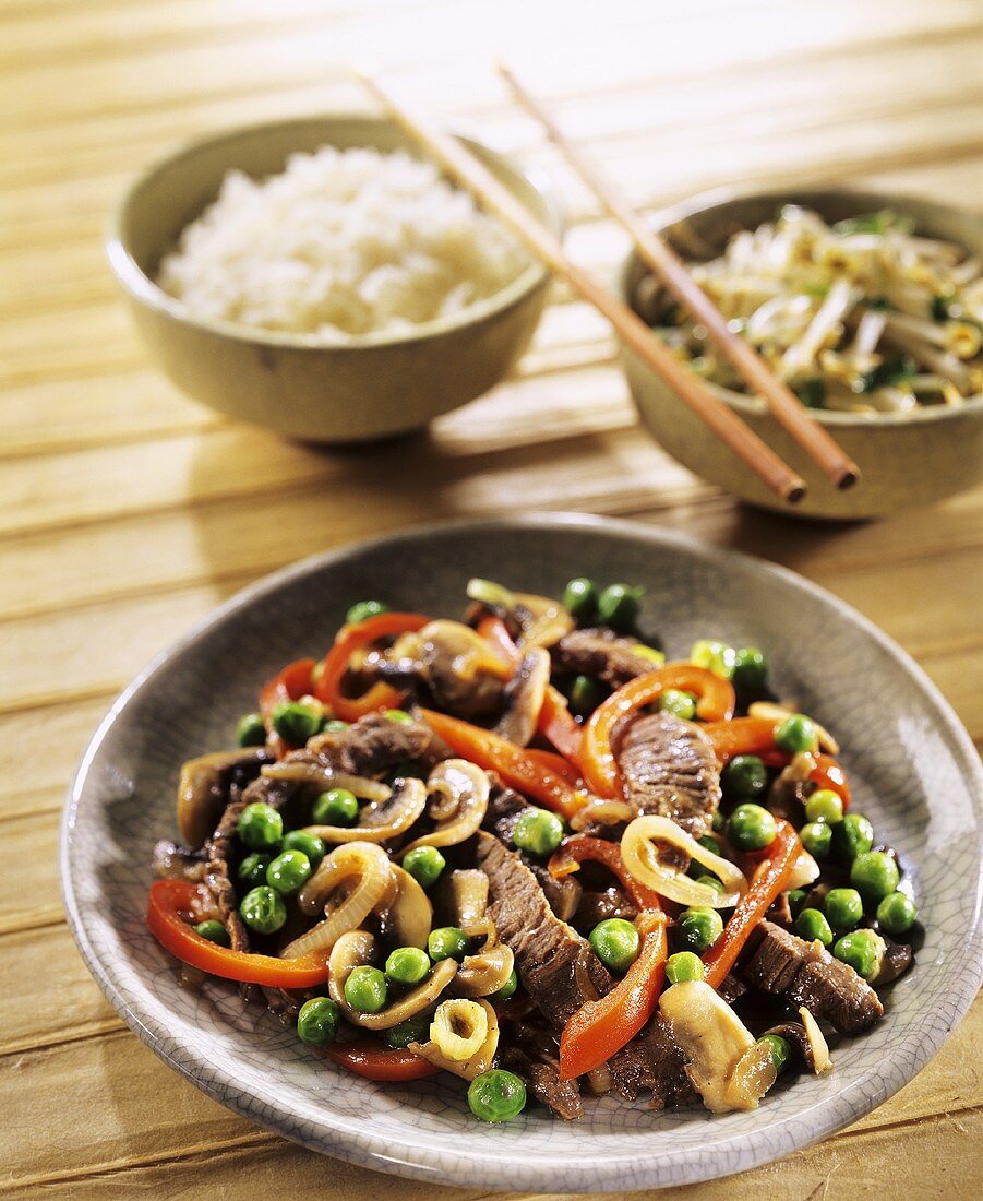 Rindfleisch mit Gemüse auf asiatische Art