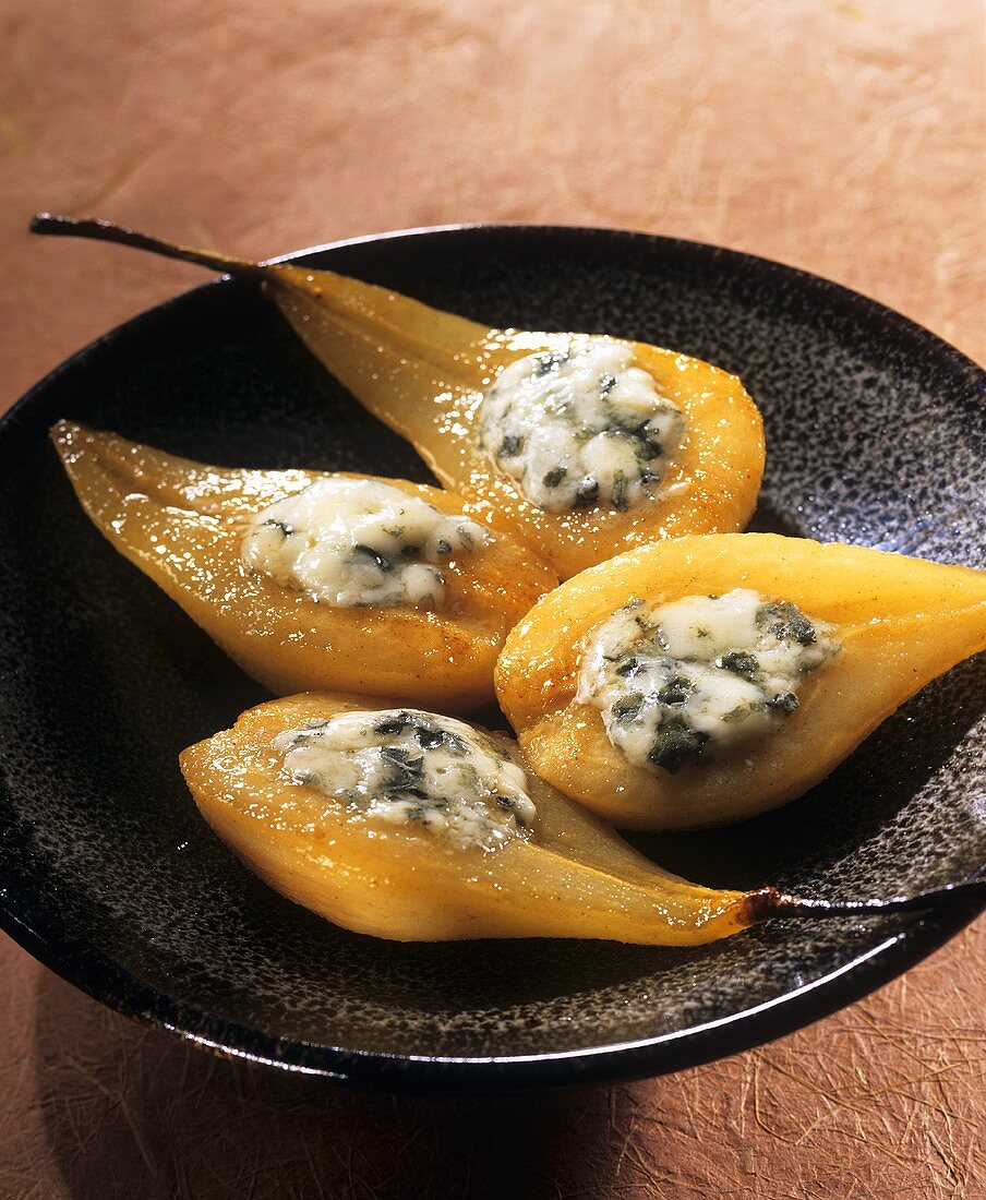 Baked pears with Roquefort and honey