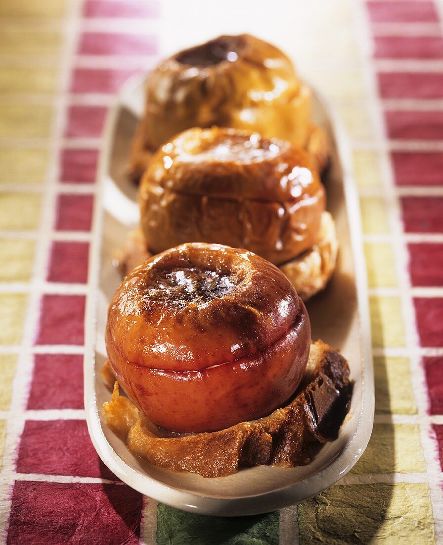 Baked apples with honey on slices of bread