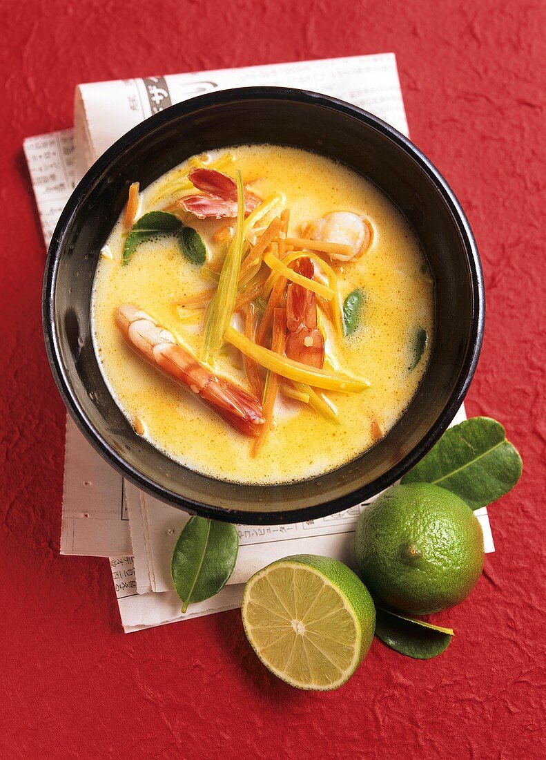Coconut soup with shrimps and lemon leaves (Asia)