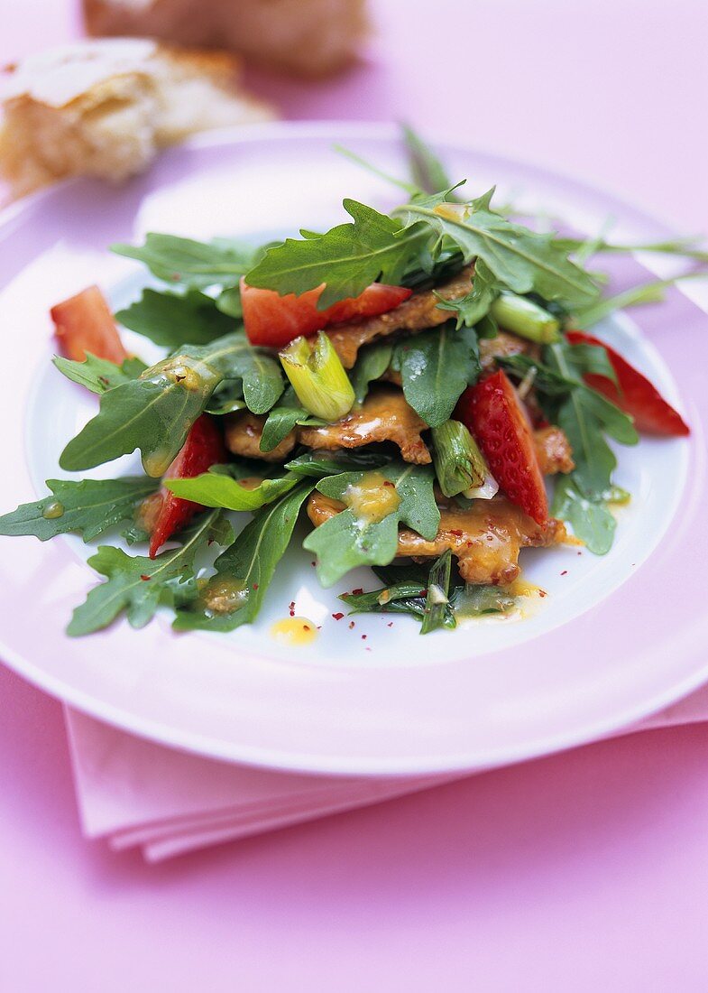 Rocket salad with pork fillet and strawberries