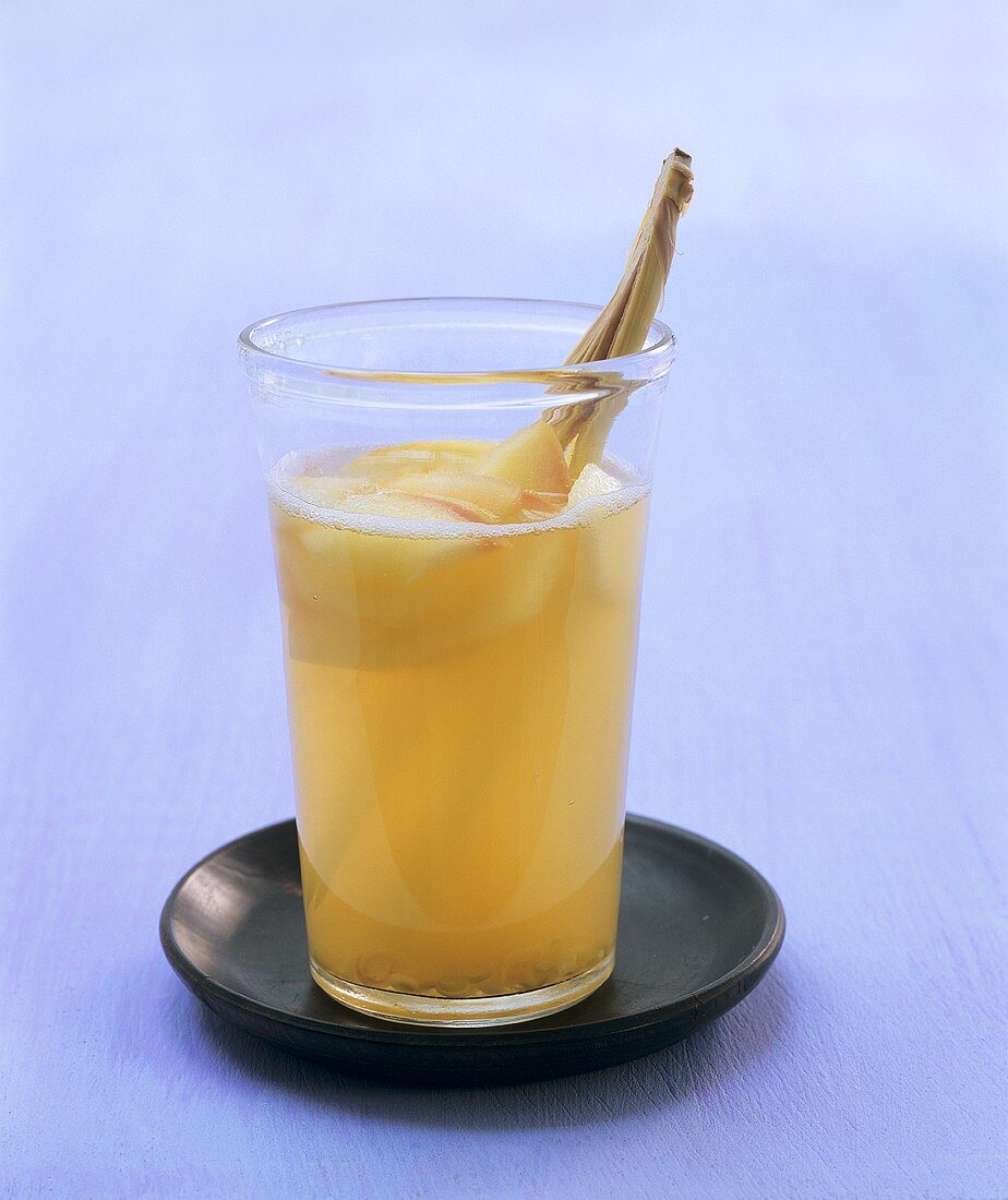 Hot apple punch with lemon grass