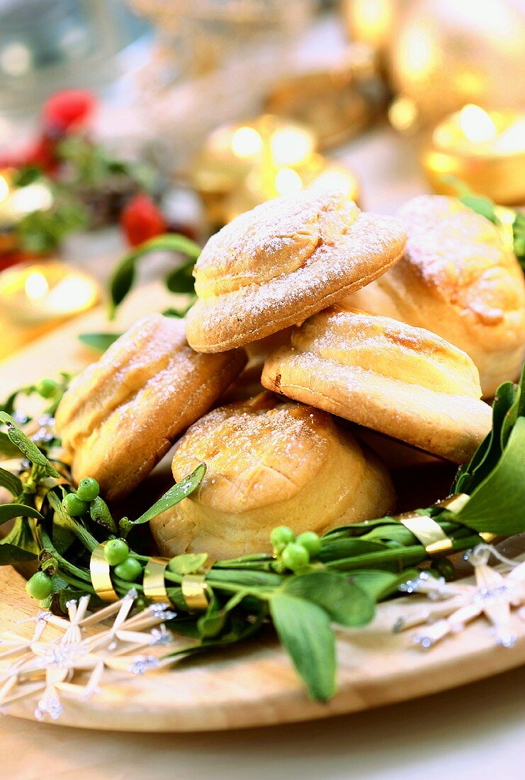 Yeast buns with icing sugar for Christmas