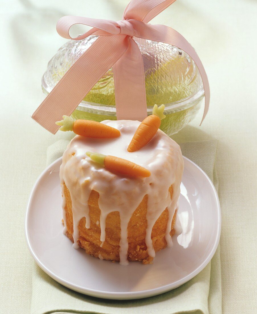 Möhrenkuchen mit Zuckerguss zu Ostern