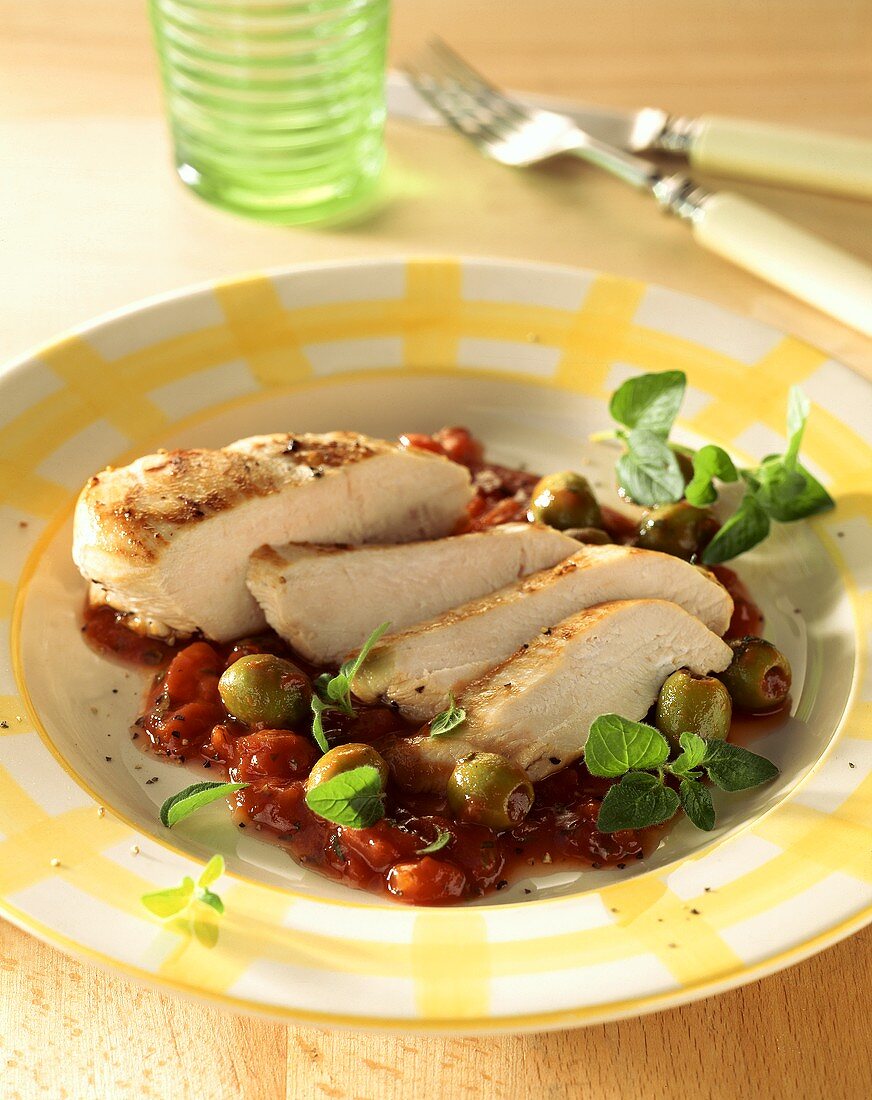 Chicken breast with tomato and olive sauce