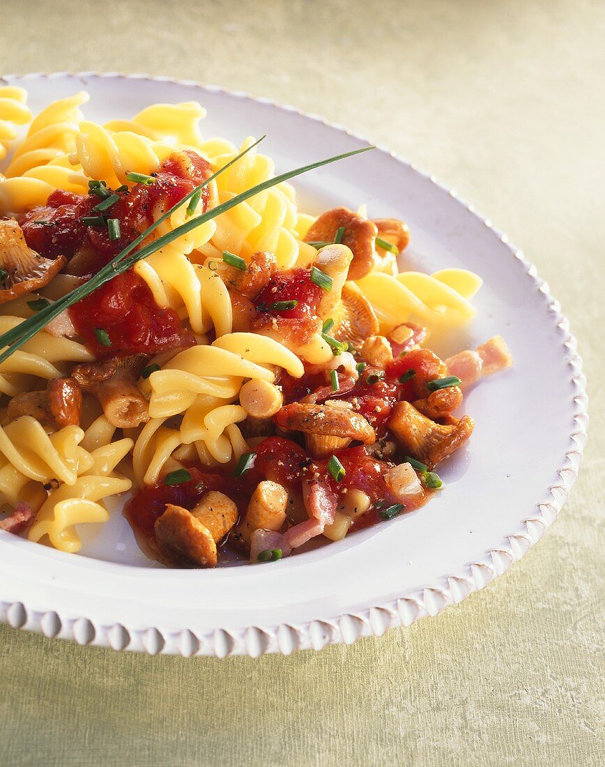 Fusilli alla boscaiola (Fusilli mit Pfifferlingen, Italien)