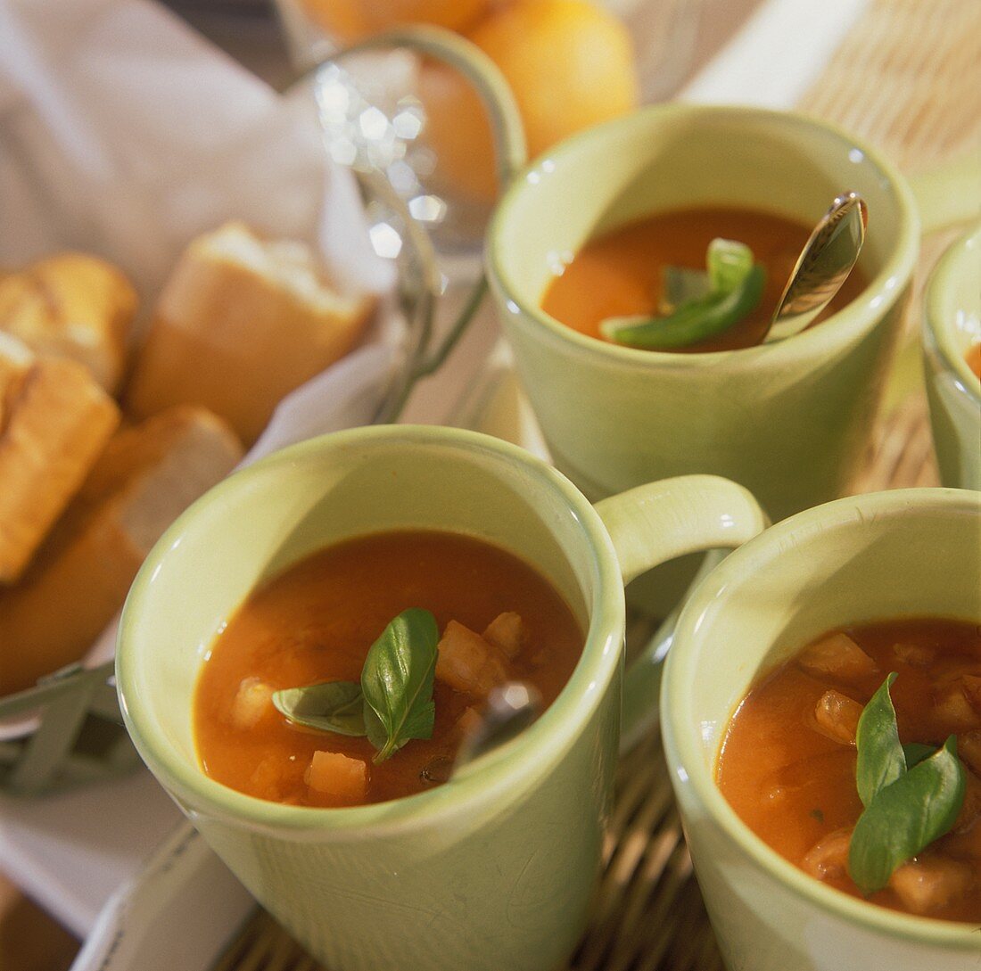 Tomaten-Basilikum-Suppe