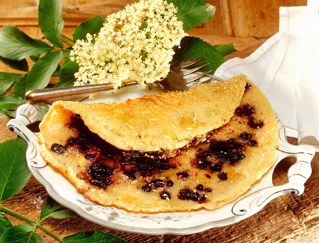 Sesame pancake with elderberries