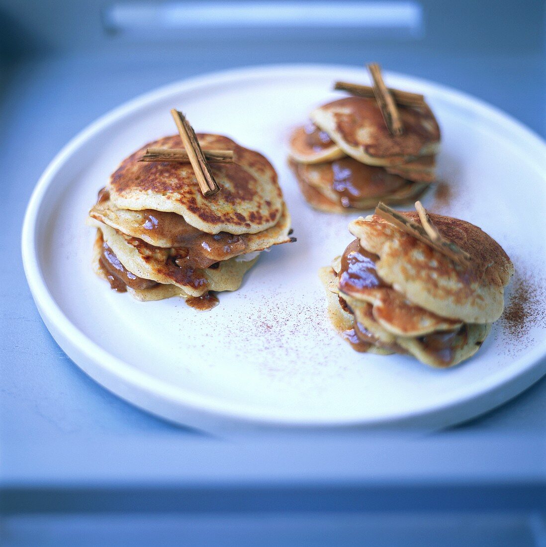 Quark pancakes with cinnamon filling