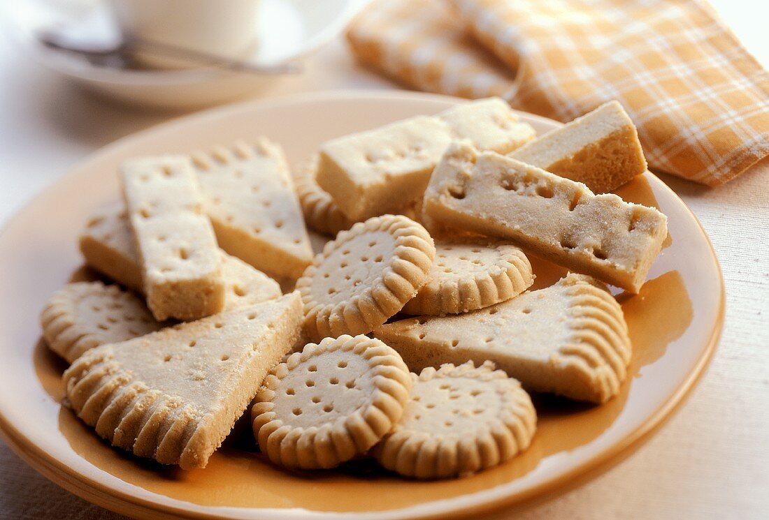 Mürbteigkekse (Shortbread) in verschiedenen Formen