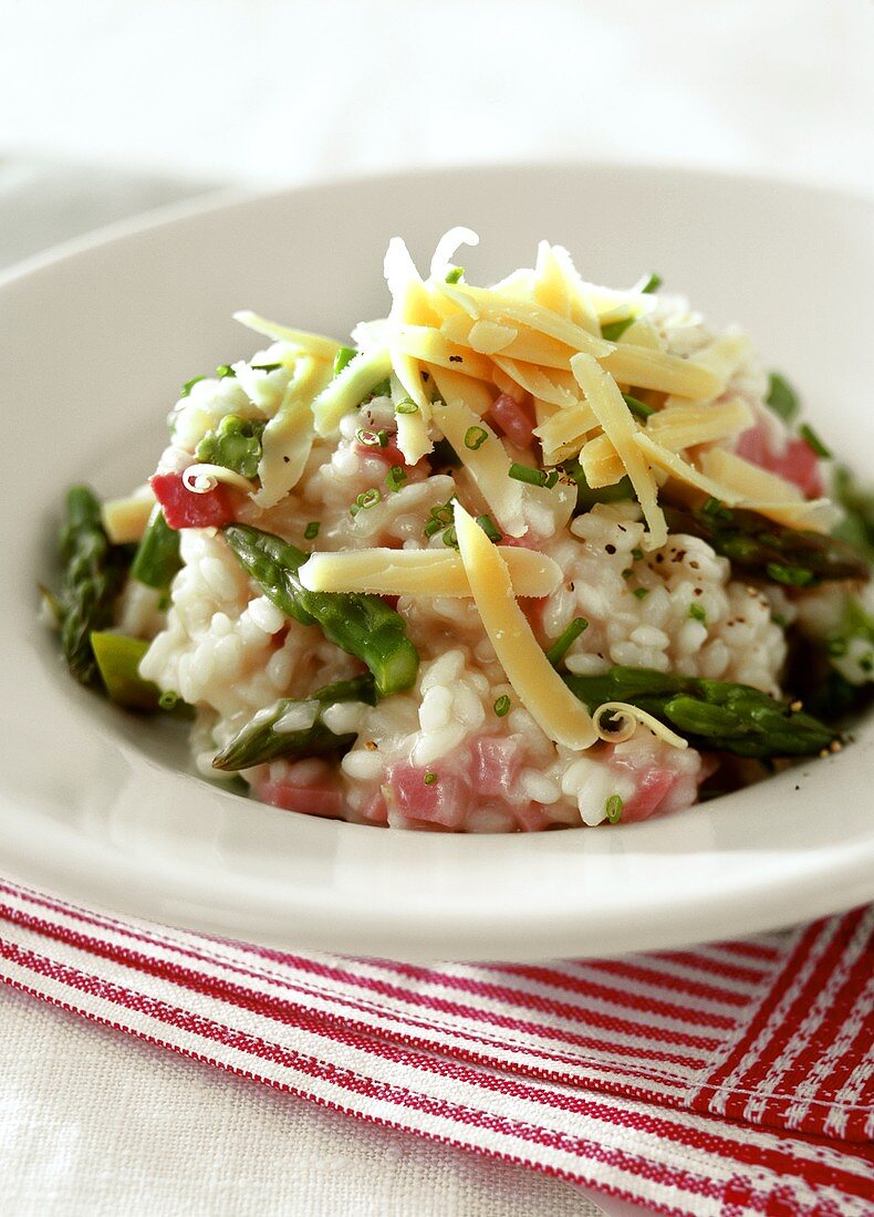 Asparagus and ham risotto with cheese
