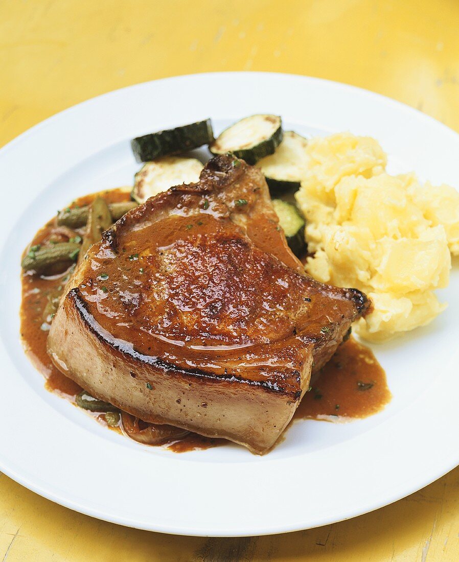 Pork chop with courgettes and mashed potato