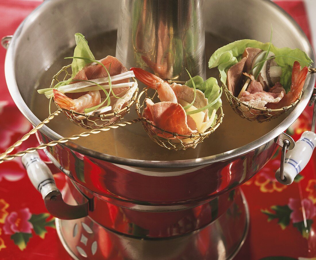 Fondue with meat, vegetables and shrimps (China)