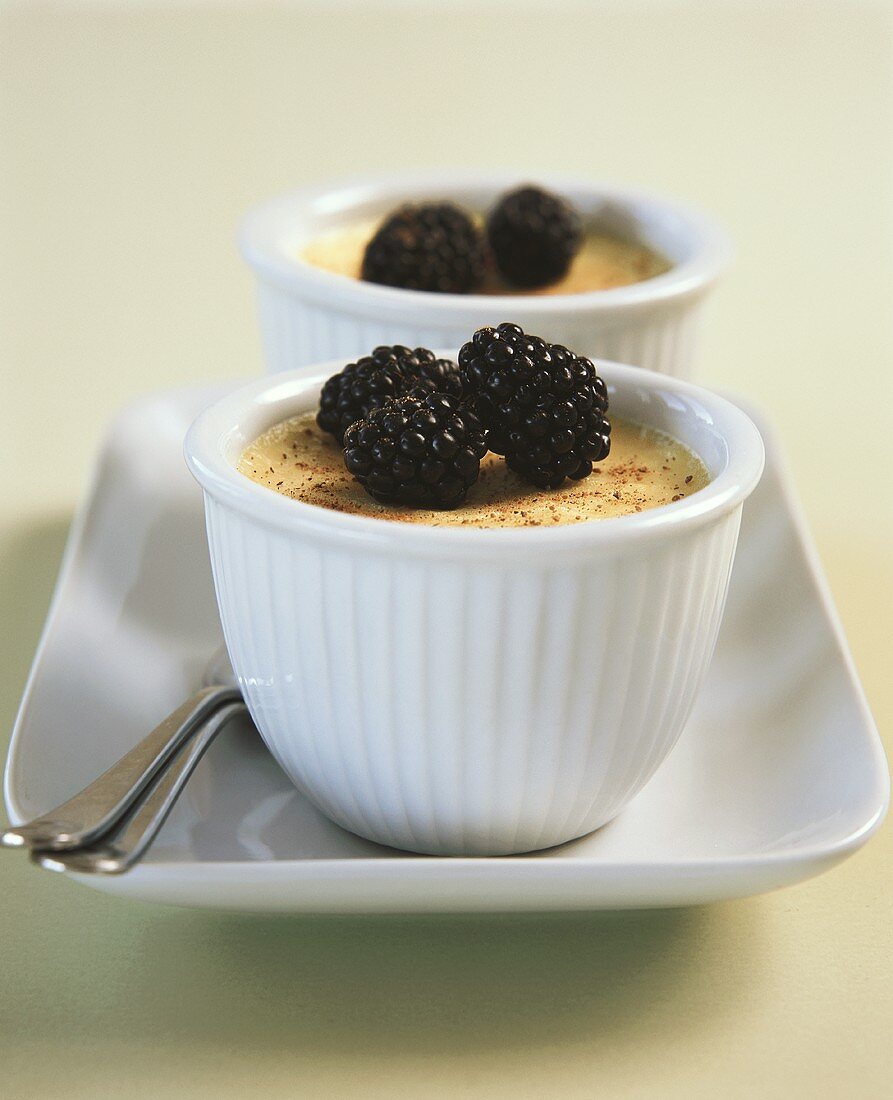 Crème brûlée with blackberries