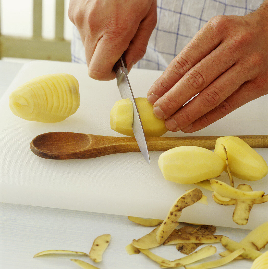 Cutting potatoes for Swedish-style roast potatoes