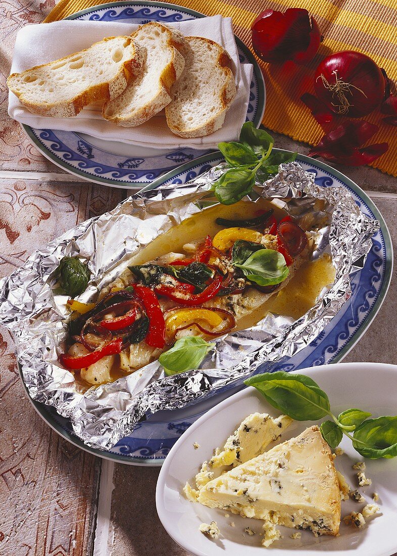 Fish with Stilton and peppers, cooked in foil
