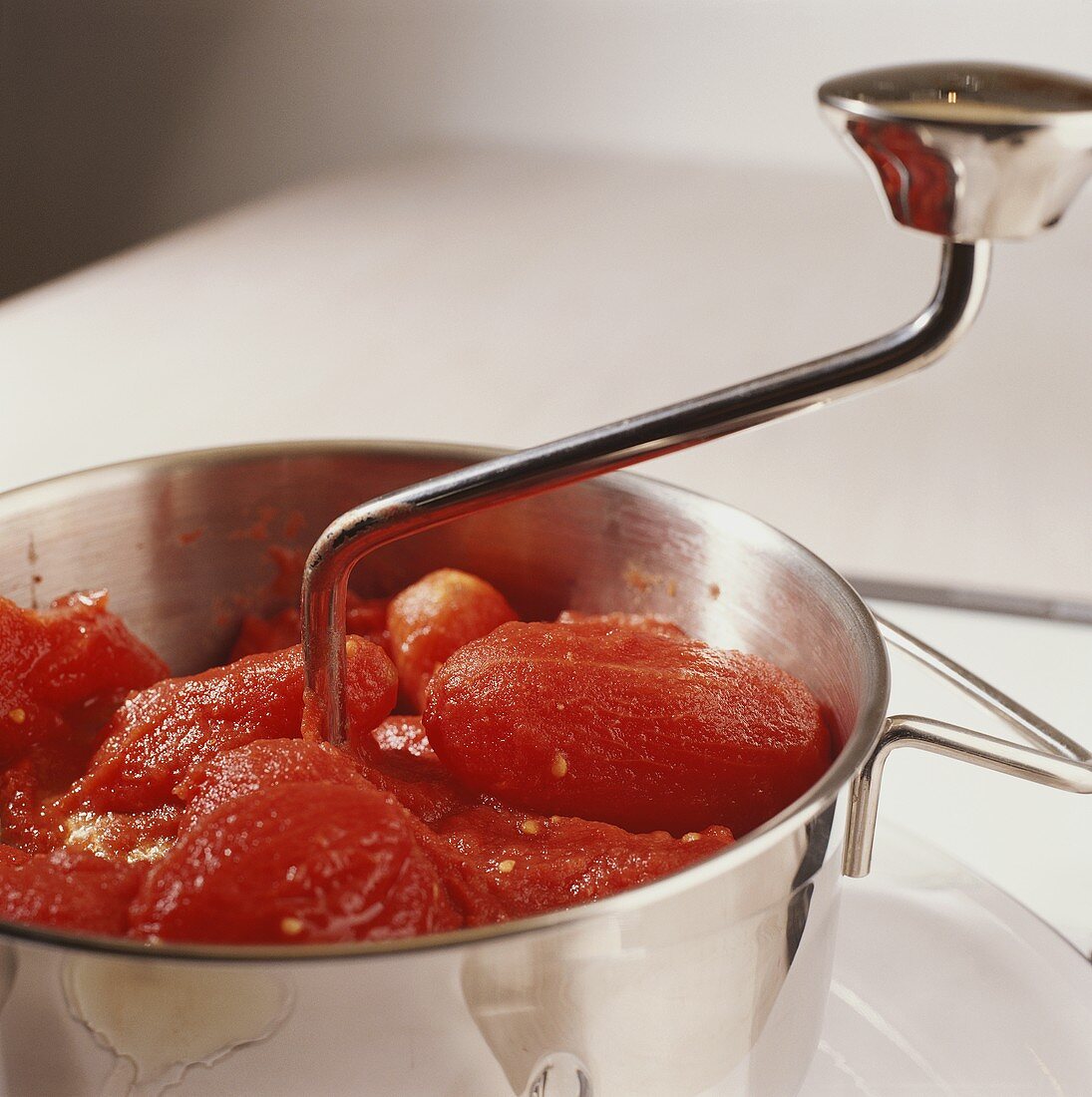 Pureeing tomatoes