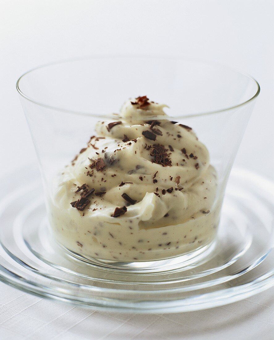 Syllabub (Schlagsahne mit Wein, Zitrone und Zucker, England)