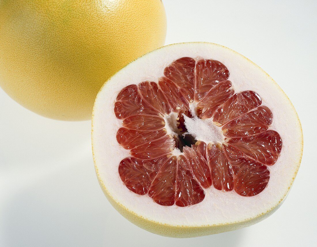 Rote Pomelo (Kreuzung von Pampelmuse und Grapefruit)