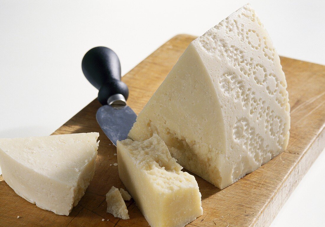 Pecorino romano mit Parmesanmesser