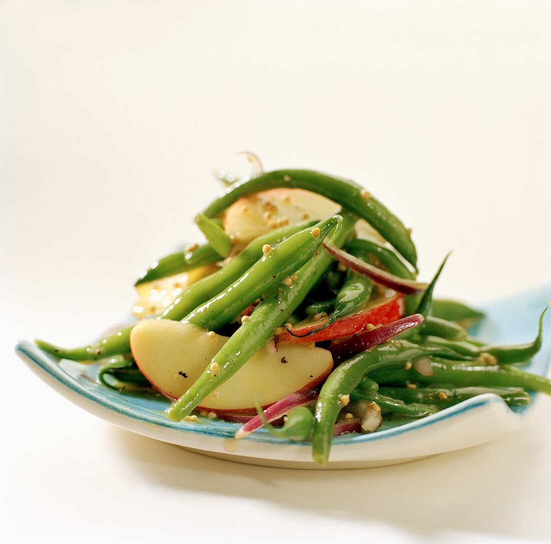 Grüner Bohnensalat mit Äpfeln